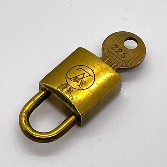 Rare Louis Vuitton #225 🔐 Brass Lock and Key - Picture 2 of 4